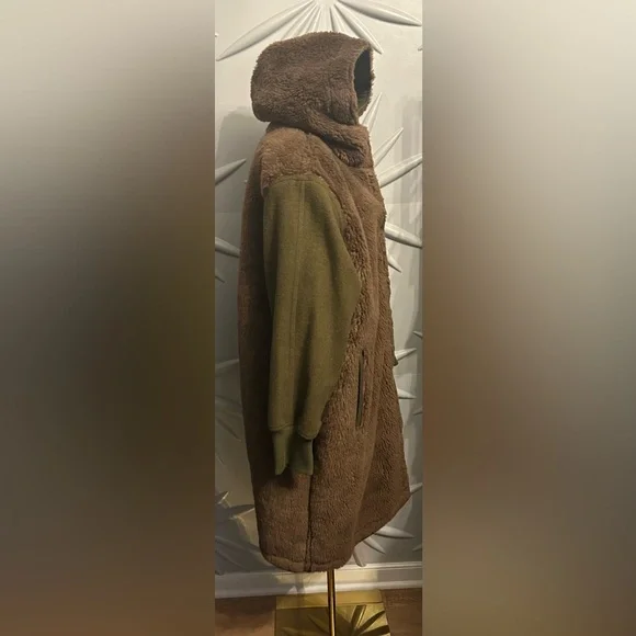 NWOT American Eagle SZ L brown/green faux fur coat w/fabric sleeves/bust 54” - Picture 12 of 12
